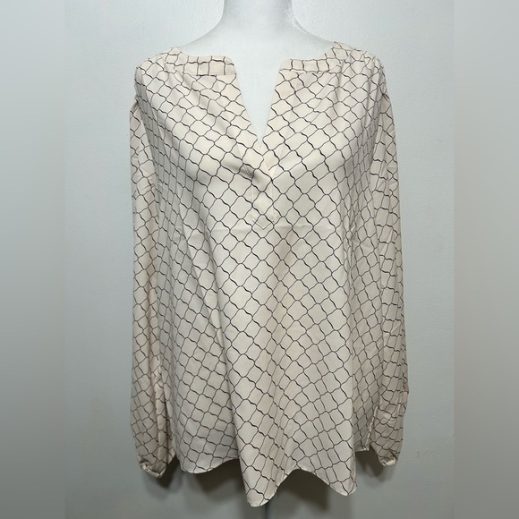 New! Ann Taylor Geometric Print Blouse Womens Size Medium - Picture 1 of 9